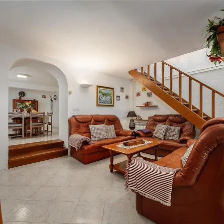 Casa Astrid By The Sea In 別荘 *